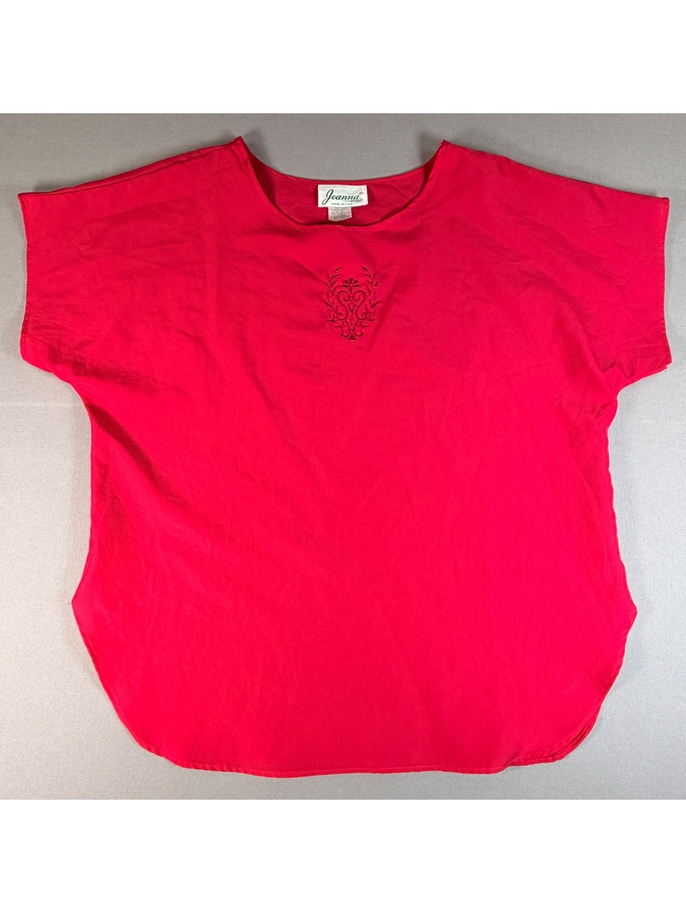 VTG Joanna Blouse Womens Red Textured Cap Sleeve Curved Hem Top Made USA 22x26